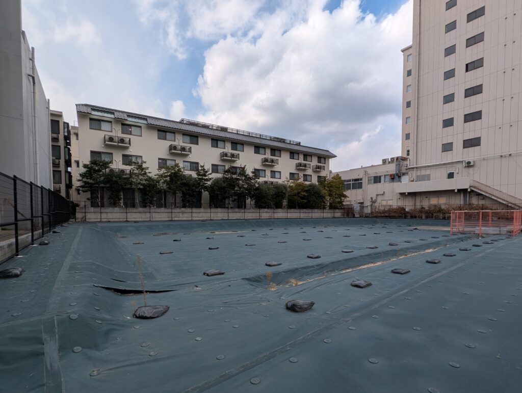 空き地の雑草対策でおすすめの方法5選 費用相場や放置するリスクも解説