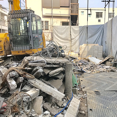 解体工事開始